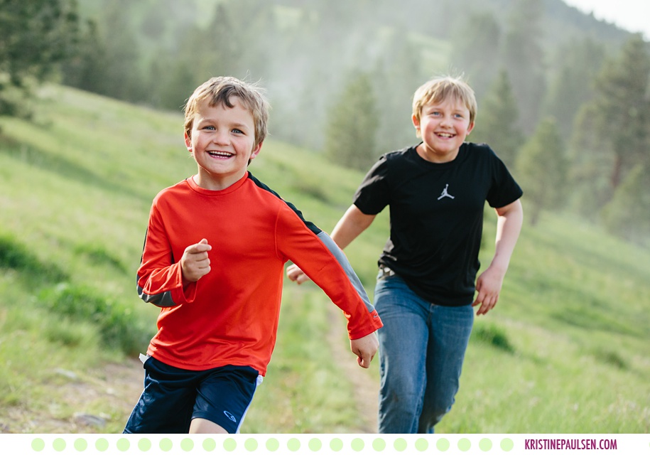 Becka, Stephan, Blayz, Brodee and Daisy :: Springtime Family Photos in Missoula