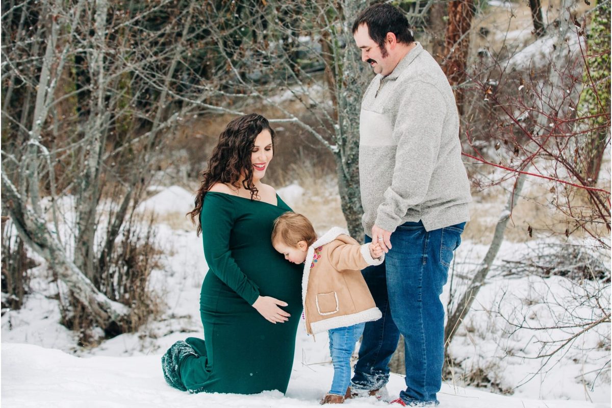 Katie, Mike + Ruth :: Wintry Missoula Maternity Photos