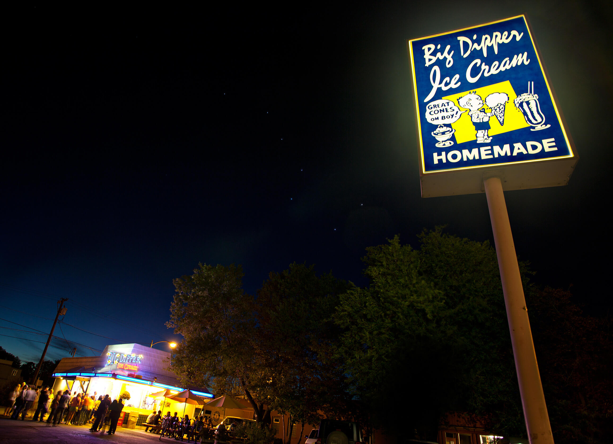 The big dipper constellation glows brightly behind Big Dipper Ice Cream in Missoula Montana